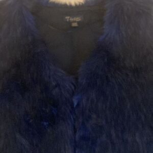 Thalia Sodi NWOT Faux Fur Vest in Navy Blue. Size Small.